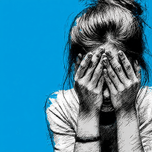 jeune adolescente en pleurs